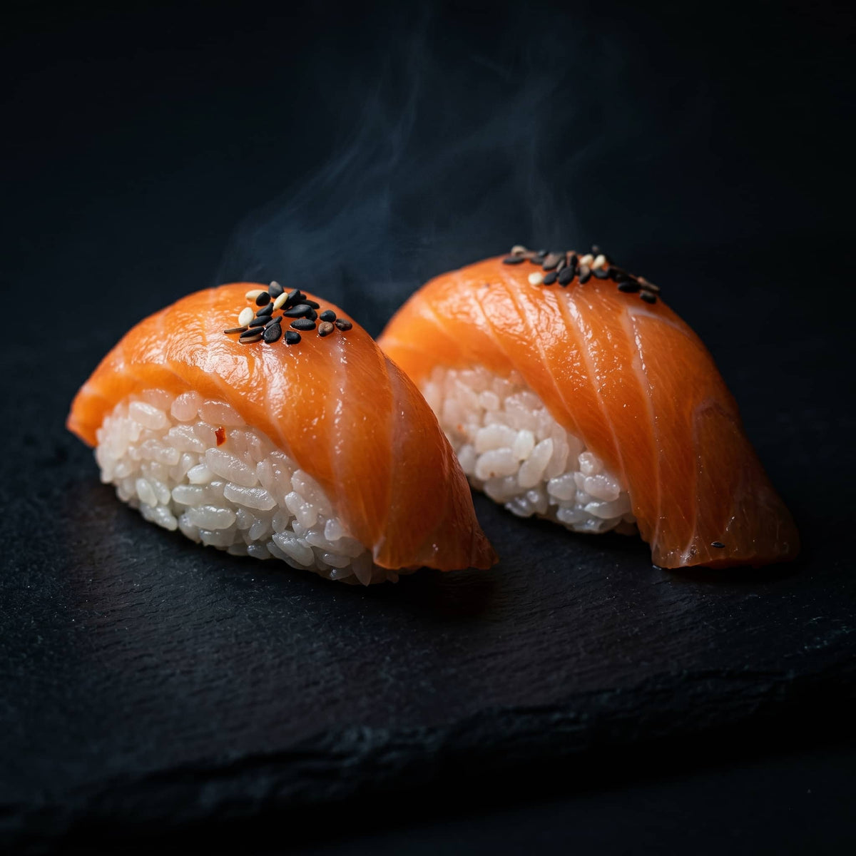 Salmon Nigiri (2pcs)